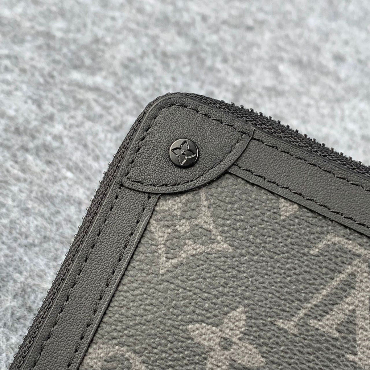 LV Horizontal Zippy Wallet 'Black'