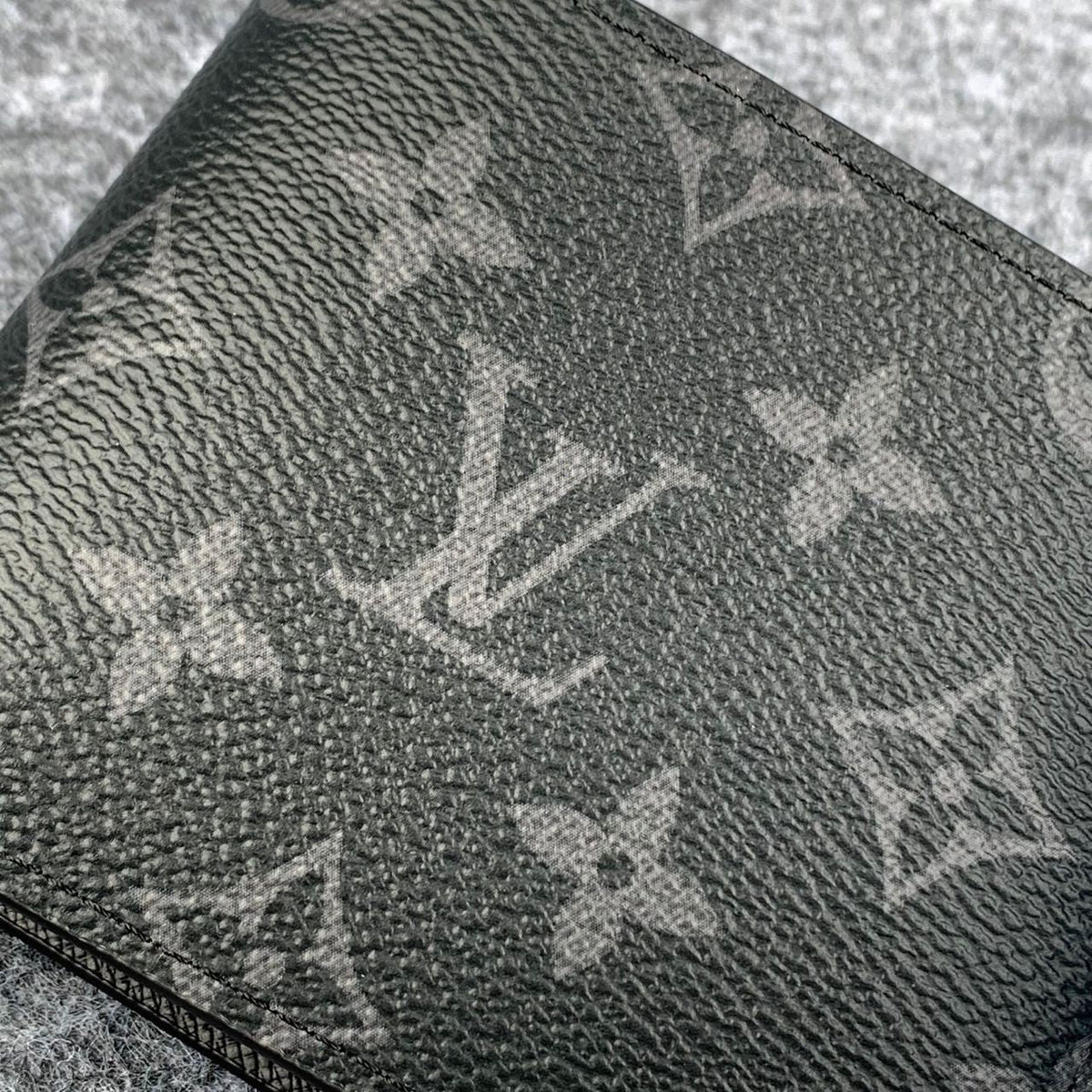LV SLENDER WALLET 'ECLIPSE'