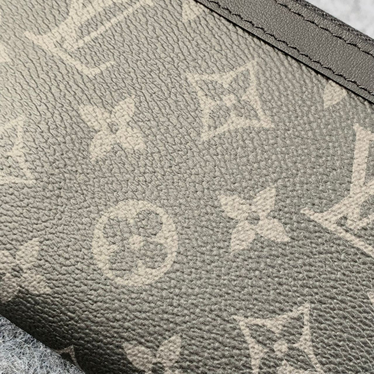 LV Horizontal Zippy Wallet 'Black'