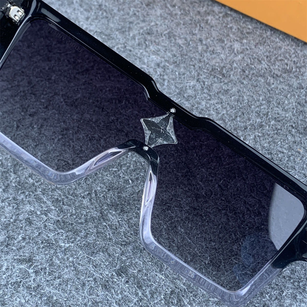 LV Cyclone Sunglasses Gradient 'Black'